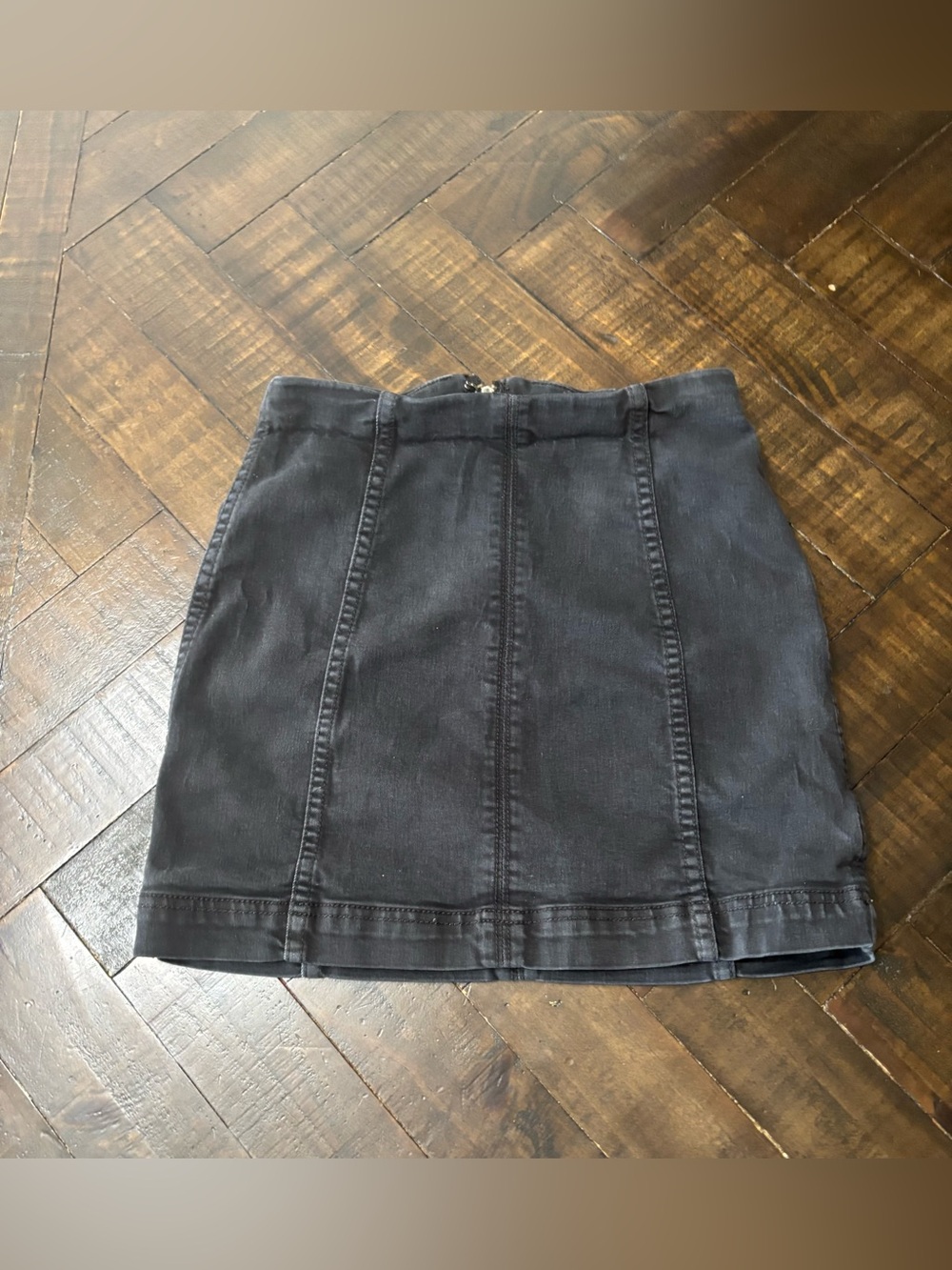 FREE PEOPLE Solid Black Zip Back Mini Skirt Womens Size 2